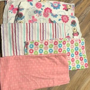 5 blankets/swaddles 24x24